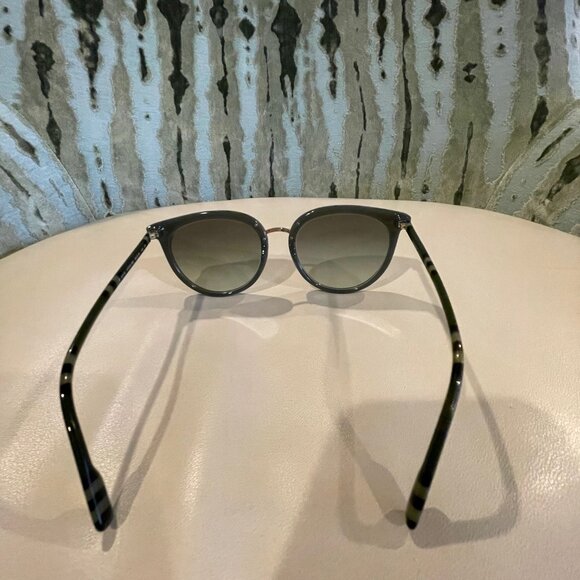 Burberry Sunglasses in Green - Picture 4 of 8